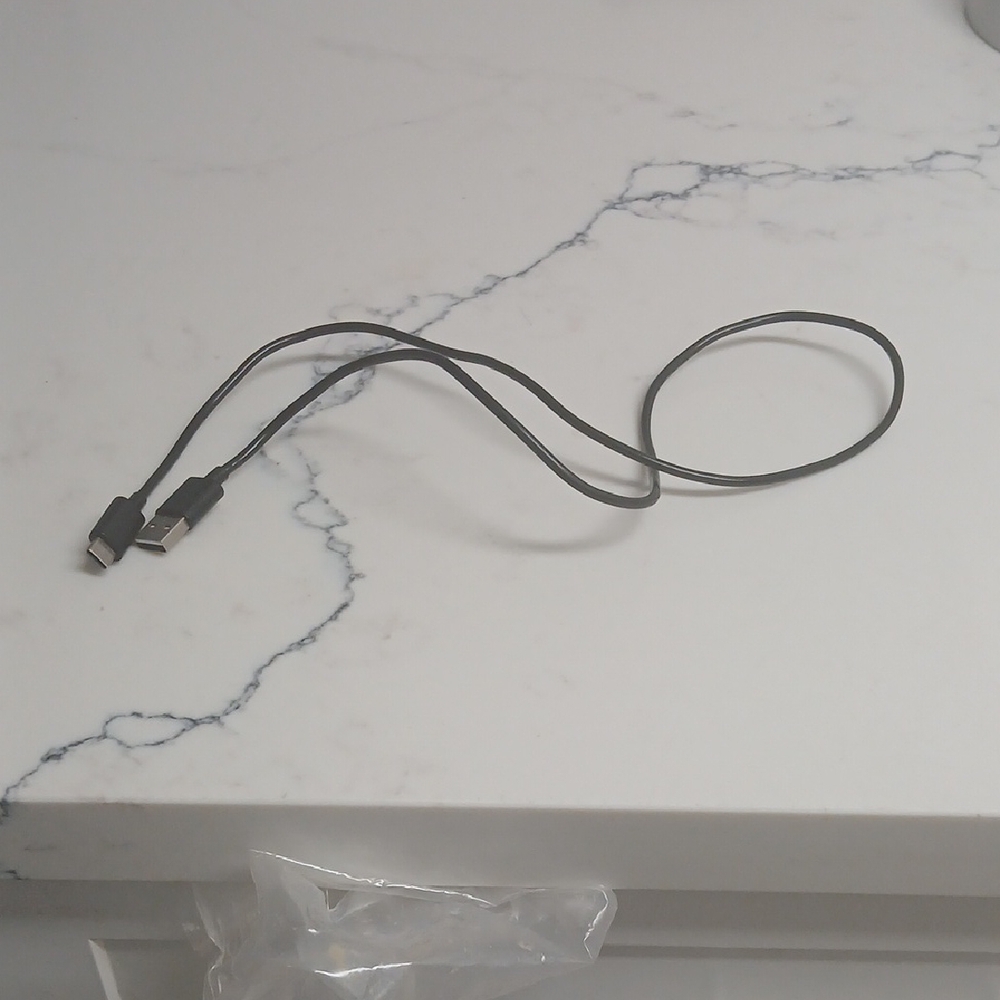 wet n wild Black USB Cable